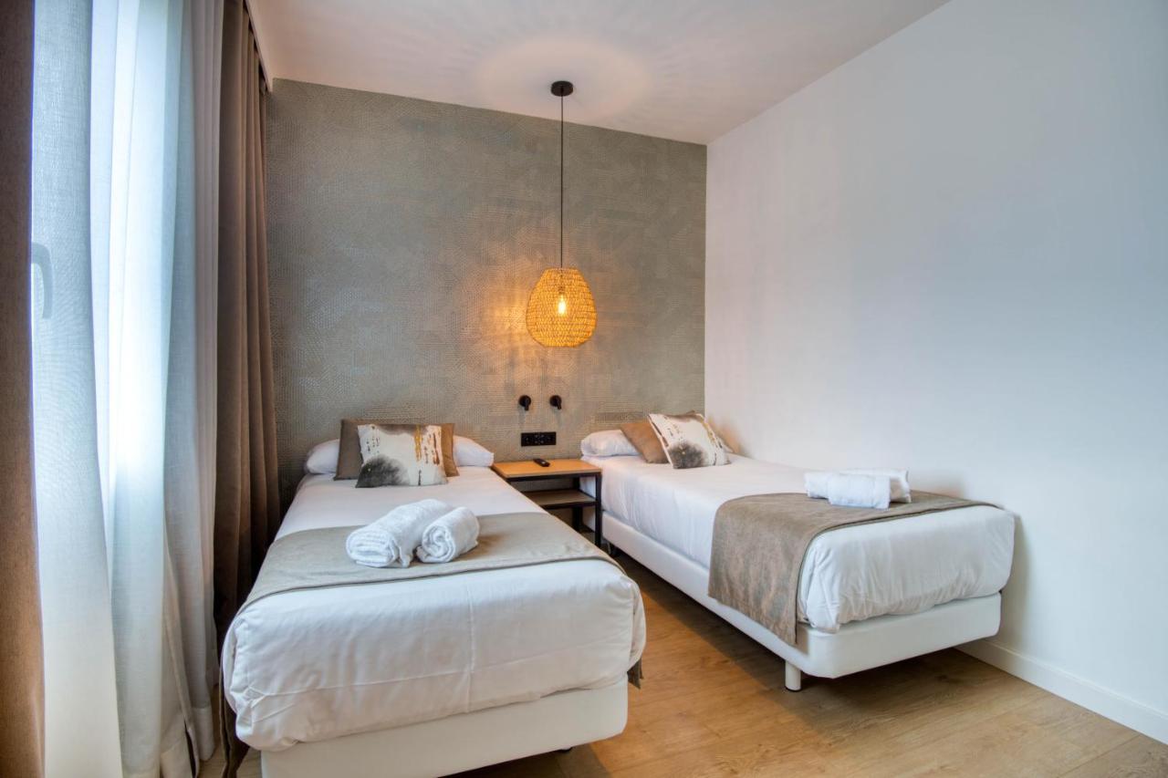 Hotel Costabella Girona Bagian luar foto