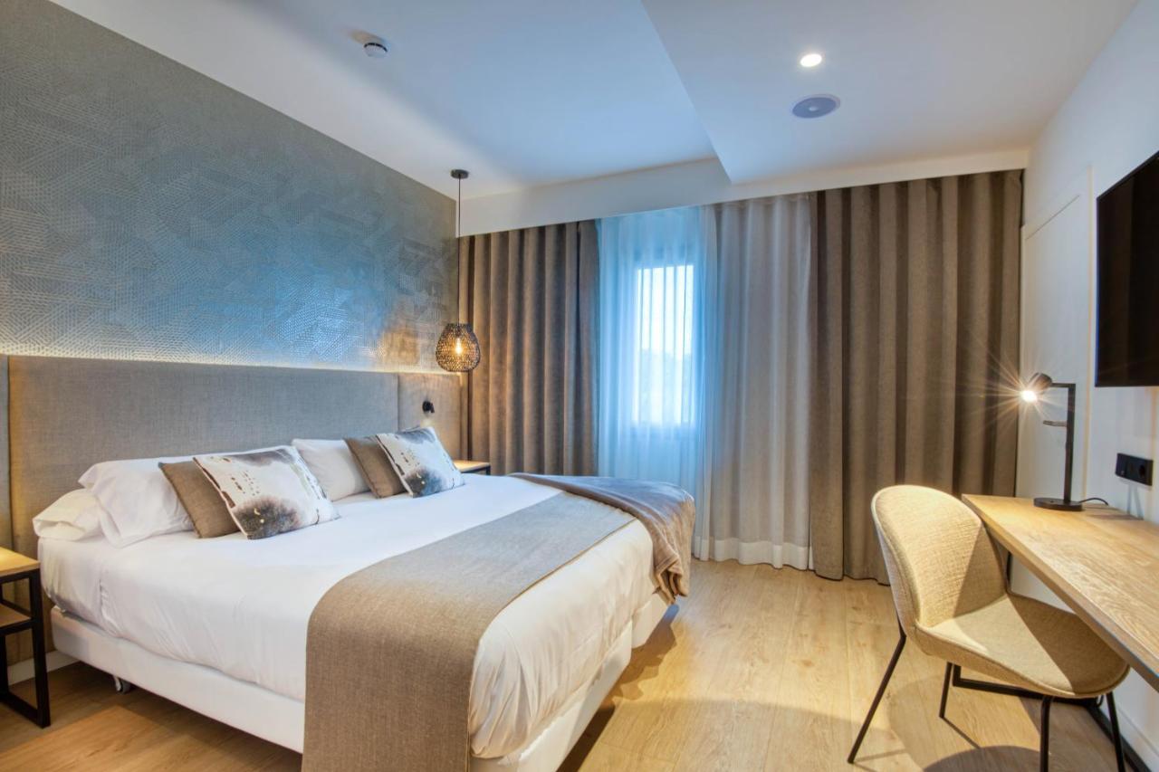 Hotel Costabella Girona Bagian luar foto