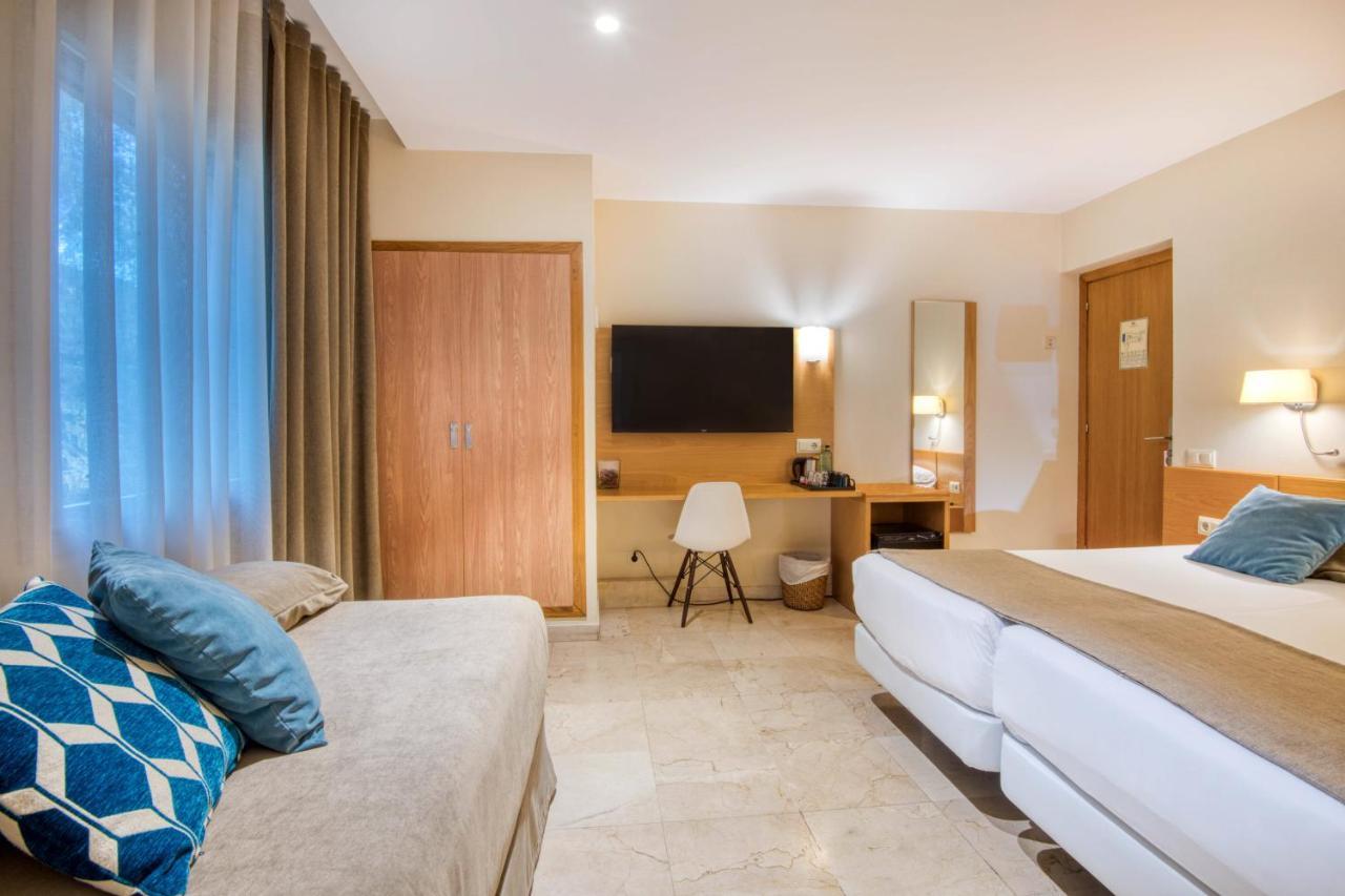 Hotel Costabella Girona Bagian luar foto