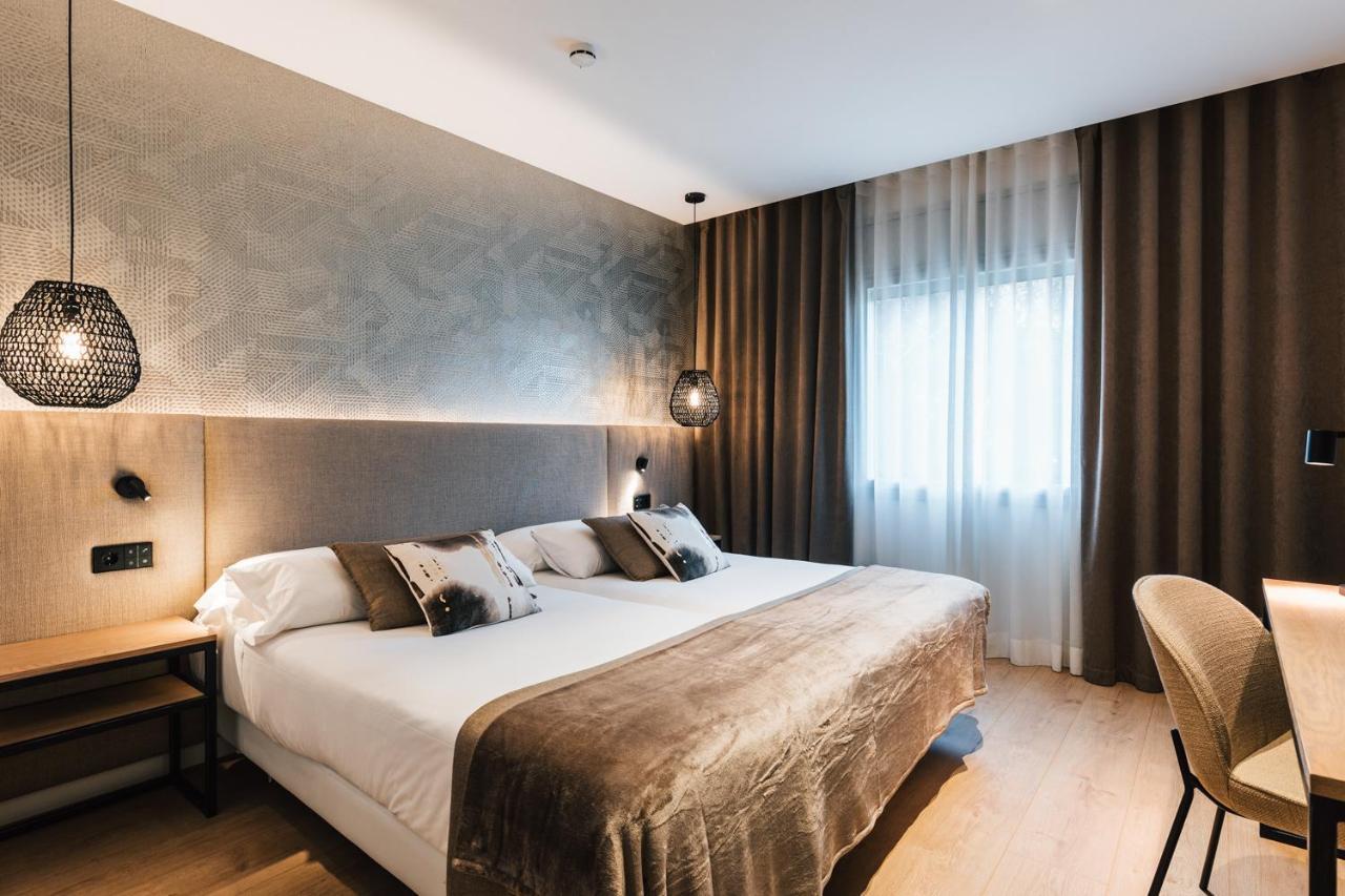 Hotel Costabella Girona Bagian luar foto