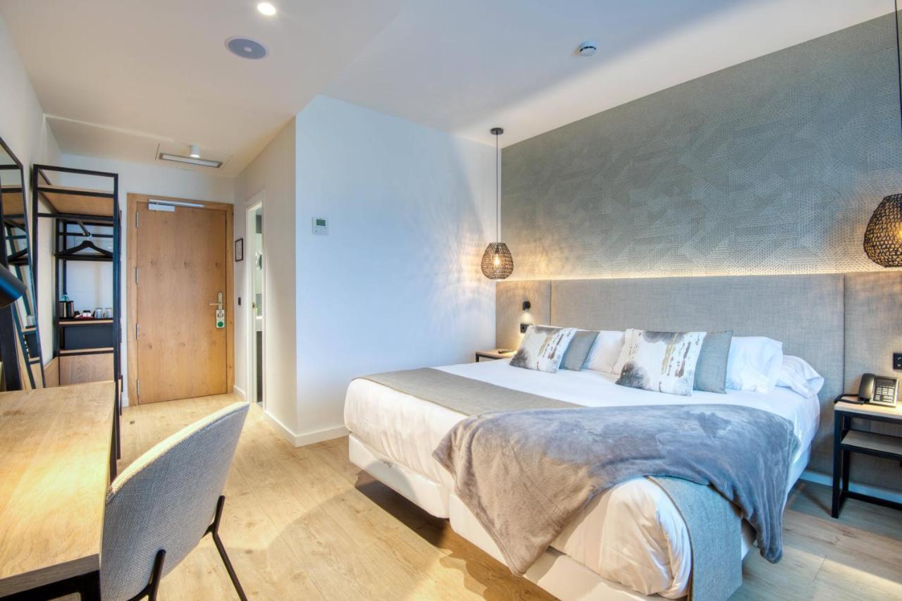 Hotel Costabella Girona Bagian luar foto