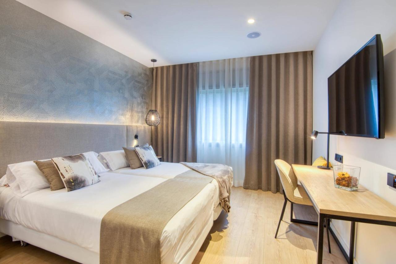 Hotel Costabella Girona Bagian luar foto