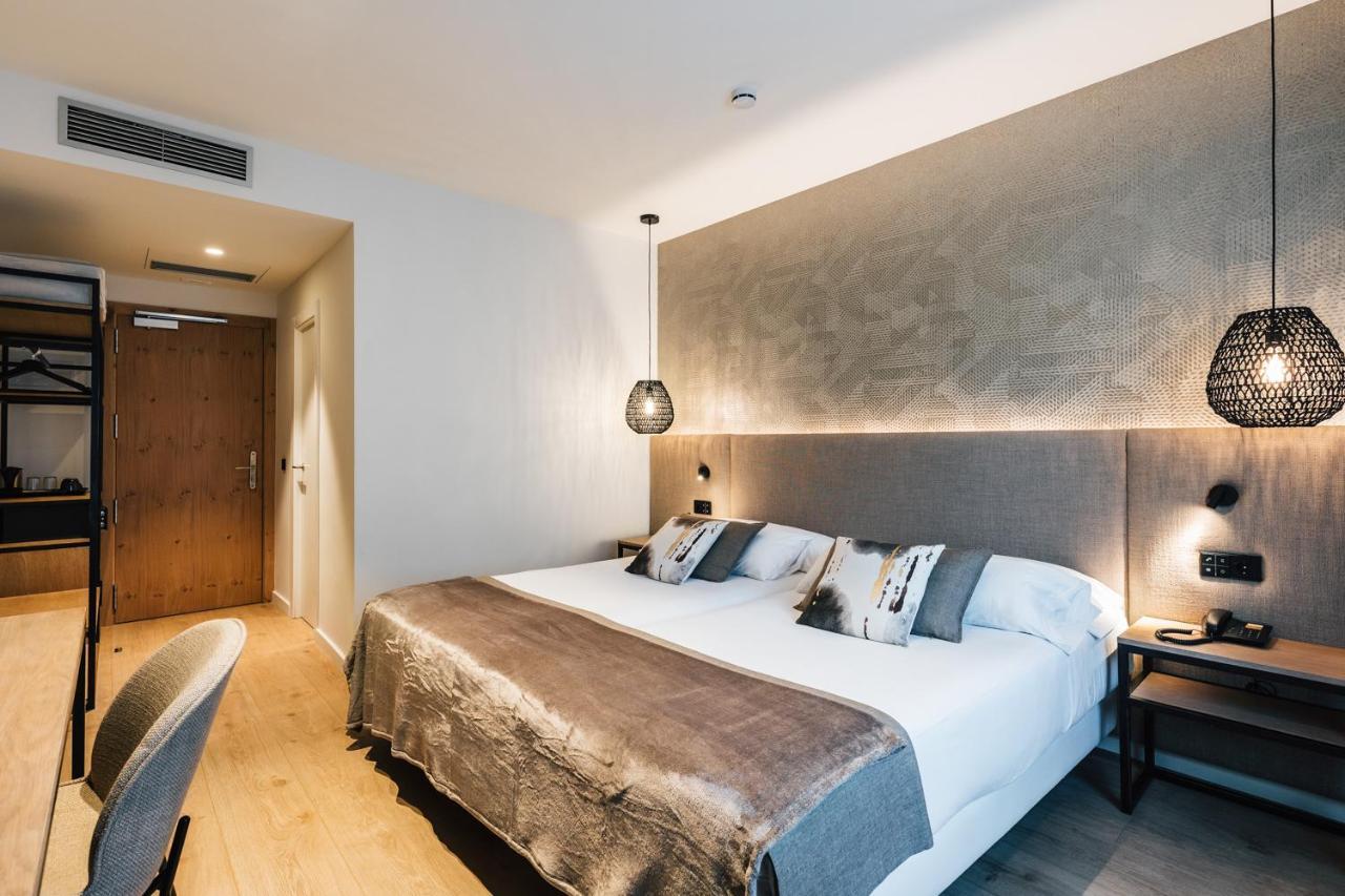 Hotel Costabella Girona Bagian luar foto