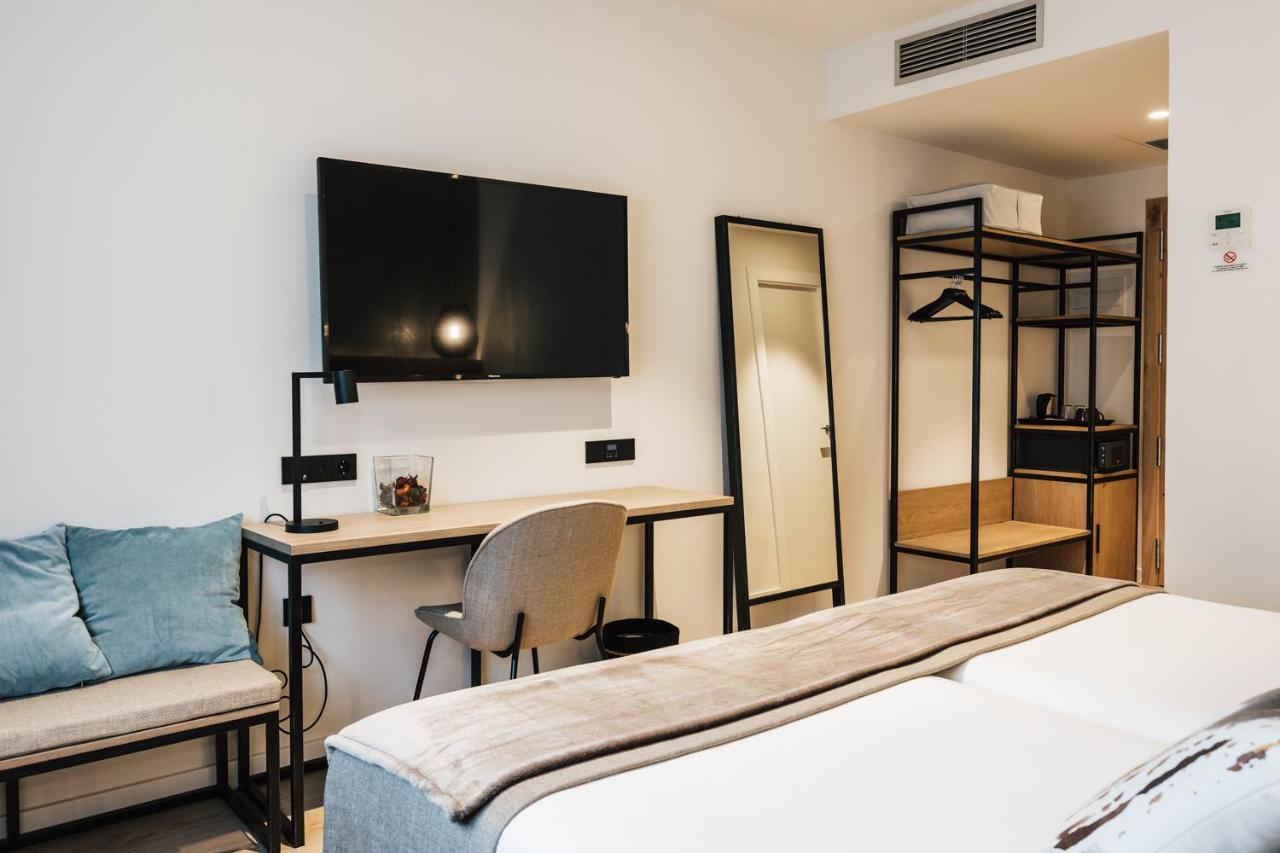 Hotel Costabella Girona Bagian luar foto