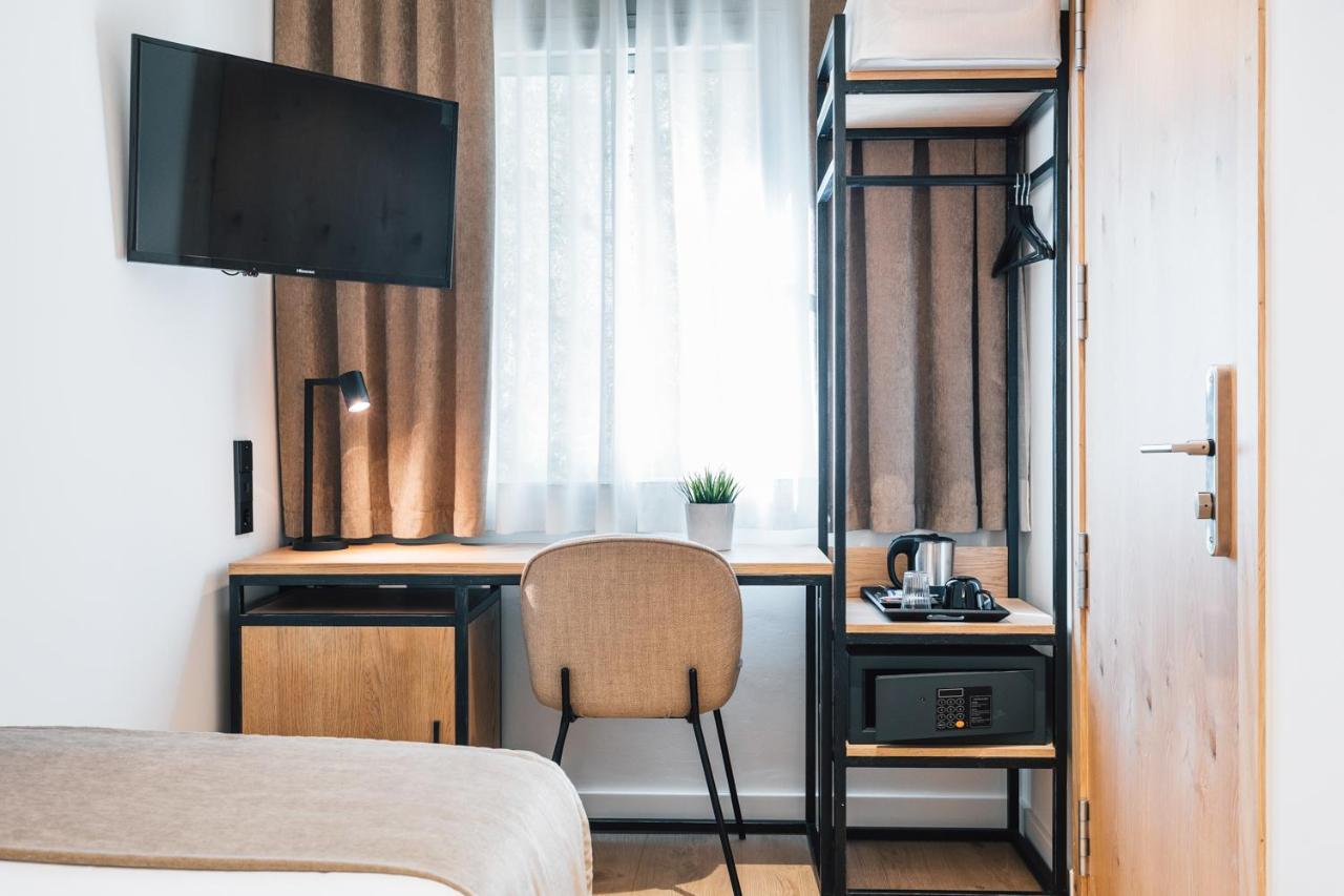Hotel Costabella Girona Bagian luar foto