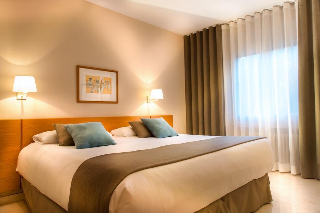 Hotel Costabella Girona Bagian luar foto